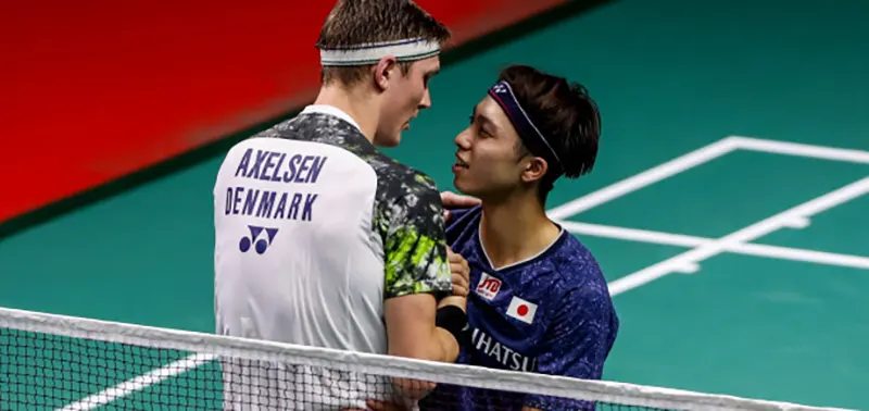 Kodai Naraoka đối đầu với Axelsen