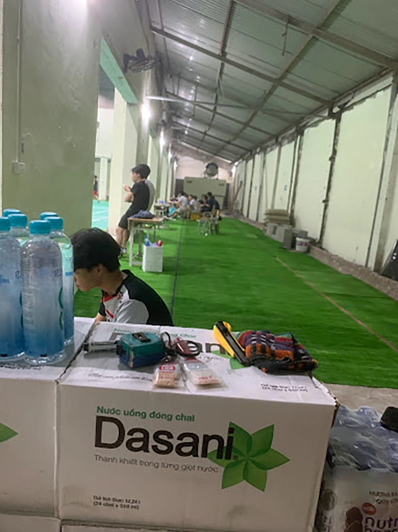 Khu vực quầy bán nước giải khát của sân cầu lông Us Badminton Trịnh Văn Bô