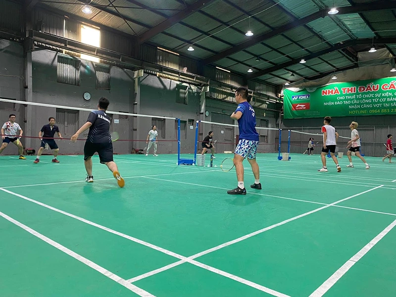 100% sân được trải thảm mới đẹp, đường kẻ rõ nét