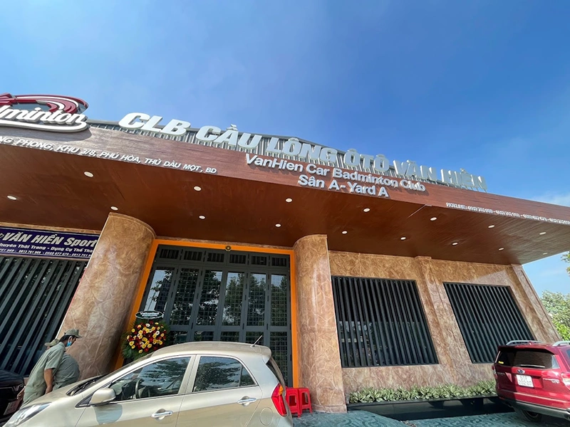 sân cầu lông ô tô Văn Hiền