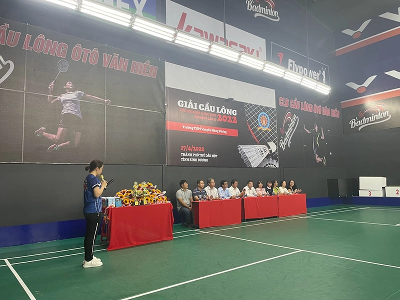 sân cầu lông ô tô Văn Hiền 